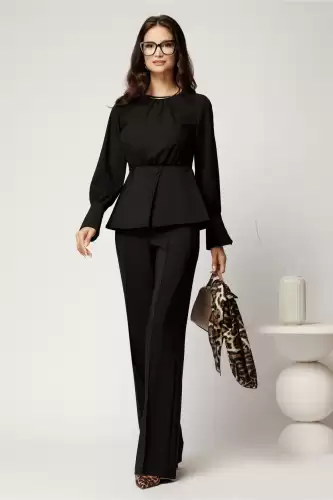 Compleu negru din stofa cu bluza din voal cu peplum si pantaloni lejeri
