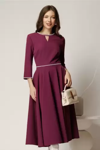 Rochie DY Fashion midi magenta eleganta cu perle in talie si la decolteu