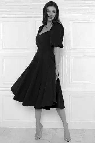 Rochie eleganta neagra din material vaporos cu croi in clos si buzunare laterale