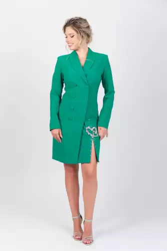 Rochie eleganta verde tip sacou cu detalii pretioase si slit pe picior