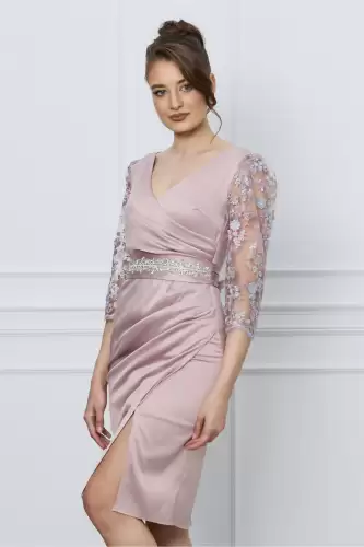 Rochie Ella Collection Atena roz cu maneci din datela si cordon in talie