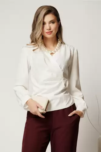 Bluza alba eleganta cu decolteu in V si fronseuri