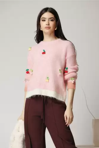 Bluza casual din tricot roz cu cirese crosetate