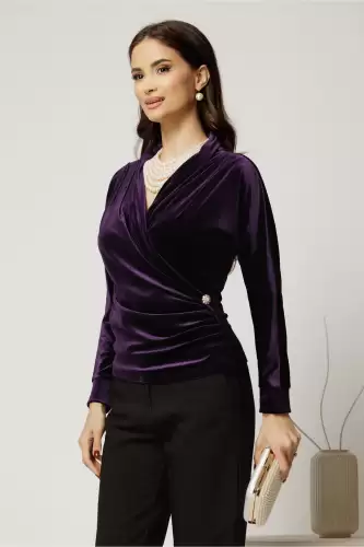 Bluza din catifea mov cu bustul petrecut si nasture elegant