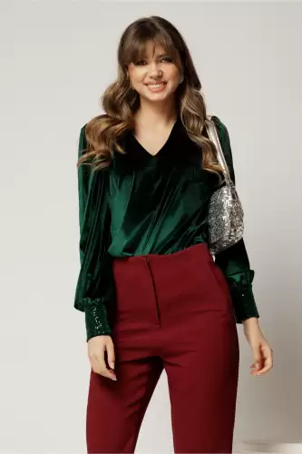 Bluza DY Fashion din catifea verde cu mansete din paiete si decolteu in V