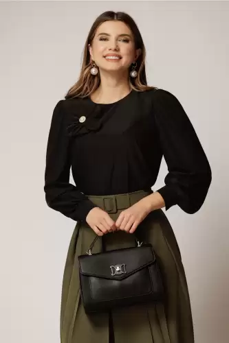 Bluza DY Fashion neagra cu maneci bufante si floare cu perla la bust