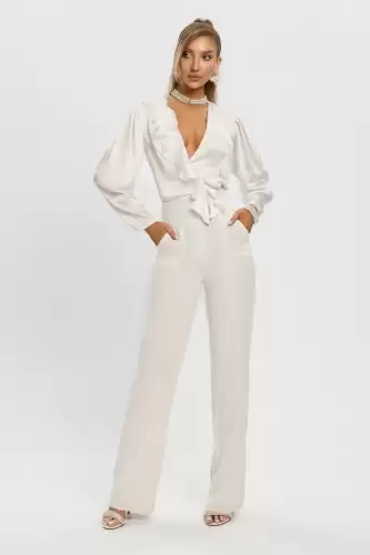 Bluza eleganta alba din voal cu decolteu petrecut cu volane