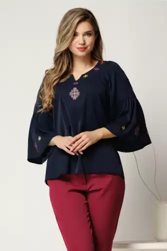 Bluza eleganta din viscoza bleumarin cu broderie traditionala