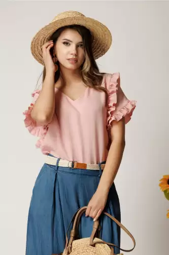 Bluza roz din rayon cu croi drept si volane la maneci