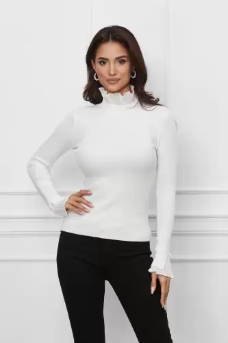 Bluza Teodora alba din tricot cu guler si mansete tip volanas