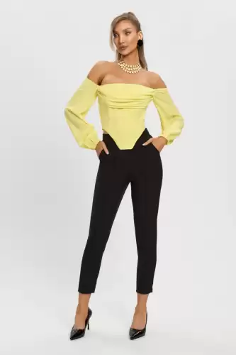 Bluza tip corset de culoare galbena cu maneci din tafta si inchidere la spate cu fermoar