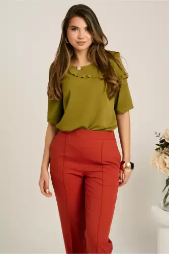 Bluza verde olive din viscoza lejera cu volanas pe bust