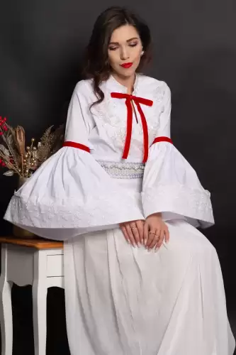 Camasa eleganta de inspiratie traditionala Isabella cu maneci clopot si dantela chantilly