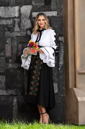 Camasa Romaneasca cu broderii stilizate