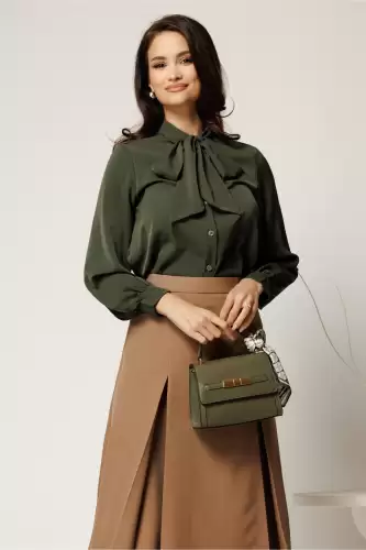 Camasa verde lejera din triplu voal cu guler tip esarfa
