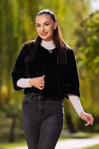 Capa neagra eleganta din blana ecologica