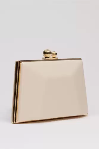Clutch elegant nude cu rama metalica aurie
