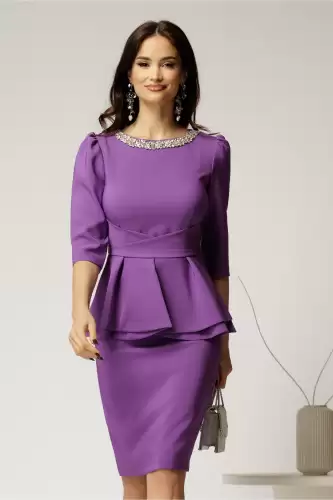 Compleu elegant din stofa mov cu peplum si strasuri la decolteu