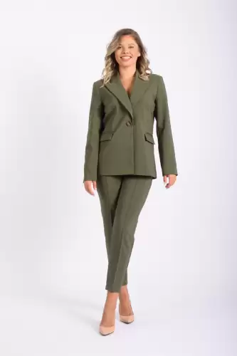 Compleu office/elegant format din doua piese cu sacou scurt si design deosebit la spate