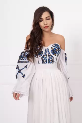 Corset traditional alb cu broderie albastra inspirata din folclor