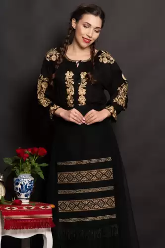 Fota traditionala Alice cu motivul rombului brodat