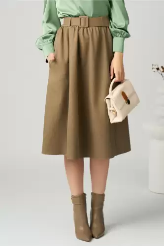 Fusta DY Fashion office din jerse maro cu pliuri si curea in talie