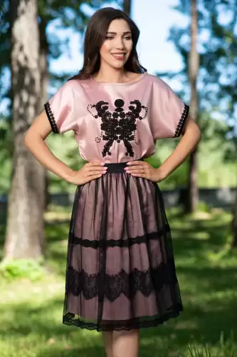 Fusta in clos din tulle negru cu dublura rose