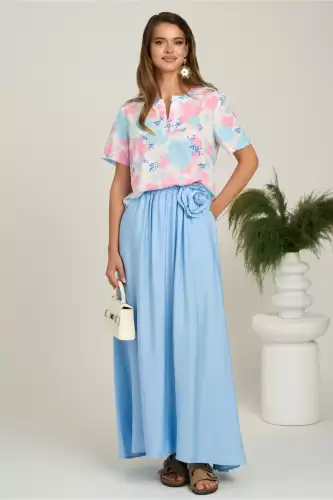 Fusta lunga bleu in clos din viscoza cu floare in talie