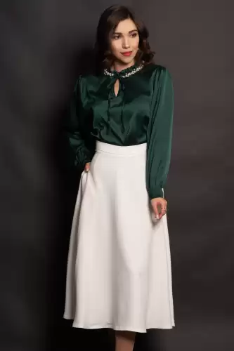 Fusta midi alba in clos cu buzunare laterale