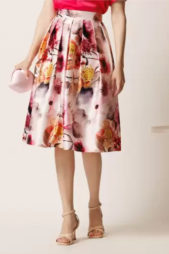 Fusta midi roz din tafta in clos cu flori magenta si pliuri