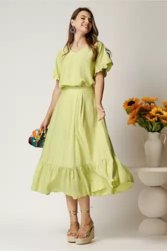 Fusta midi verde din rayon in clos cu volan la baza