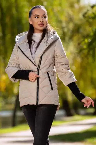 Geaca dama crem matlasata Medeea cu mansete din tricot si gluga