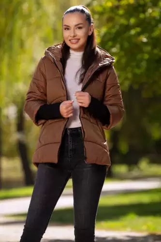 Geaca dama matlasata maro Denisa cu mansete din tricot si gluga