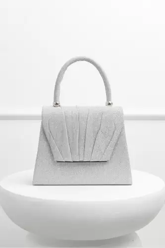 Gentuta argintie din glitter cu detalii plisate si maner rotund