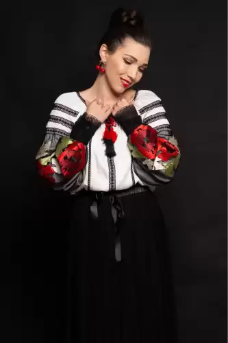 Ie alba din vascoza cu maneci din tulle brodat