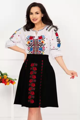 Ie alba traditionala Marta din bumbac cu flori brodate