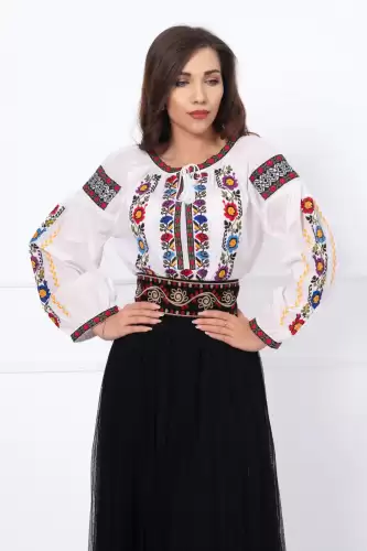 Ie brodata cu motive traditionale florale multicolore