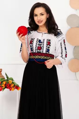 Ie brodata cu trandafiri Debora alba din bumbac