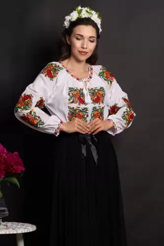 Ie dama alba din bumbac Luciana cu flori brodate