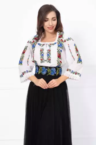 Ie dama brodata cu motive florale traditionale multicolore