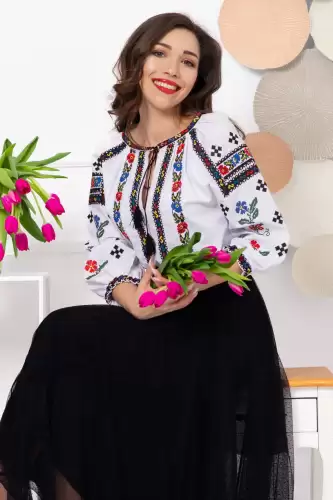 Ie dama traditionala Felicia din bumbac cu simbolul crucii si broderie florala