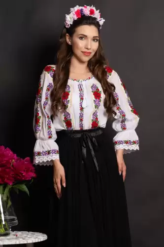 Ie dama traditionala Felicidad din bumbac cu trandafiri rosii si lila