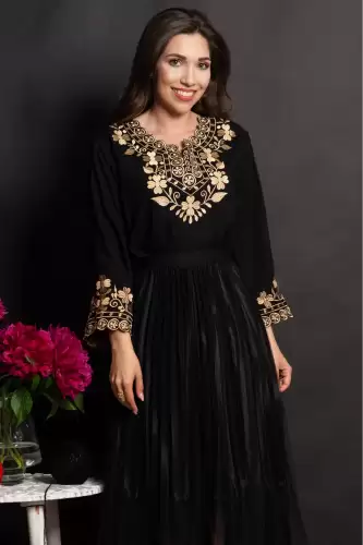 Ie neagra din vascoza Soledad cu broderie florala aurie