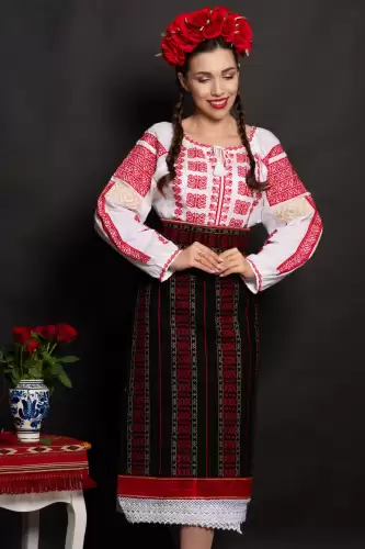 Ie traditionala alba Irina cu broderie rosie bogata