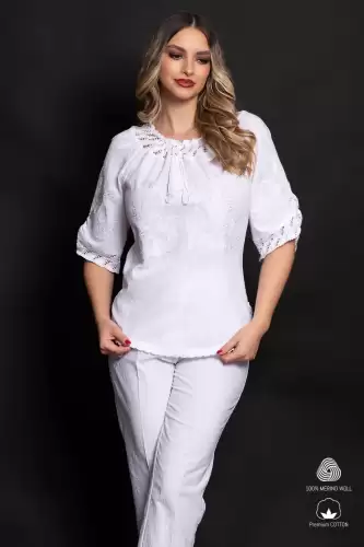 Ie traditionala din bumbac cu fluturi albi si model floral brodat