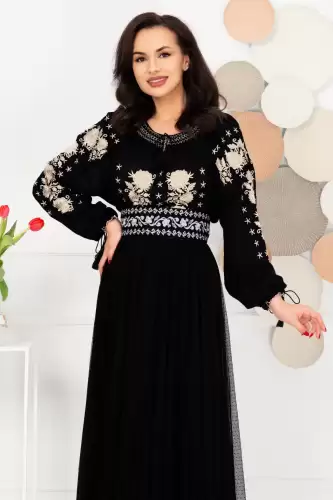 Ie traditionala din vascoza neagra cu broderie florala