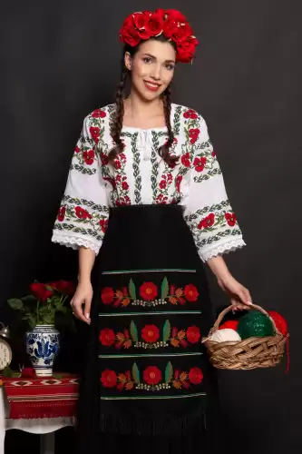 Ie traditionala Mioara alba cu maci brodati