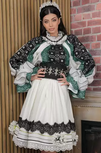 Ie traditionala stilizata Poveste de Smarald