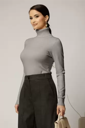 Maleta gri din tricot cu guler intors