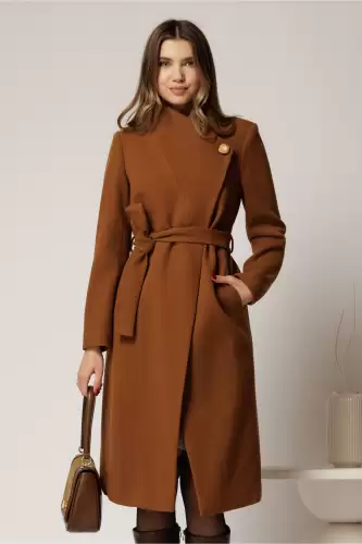 Palton elegant din stofa maro cu nasture si cordon in talie